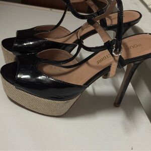 Pour La Victoire Black and Tan Platform Heels